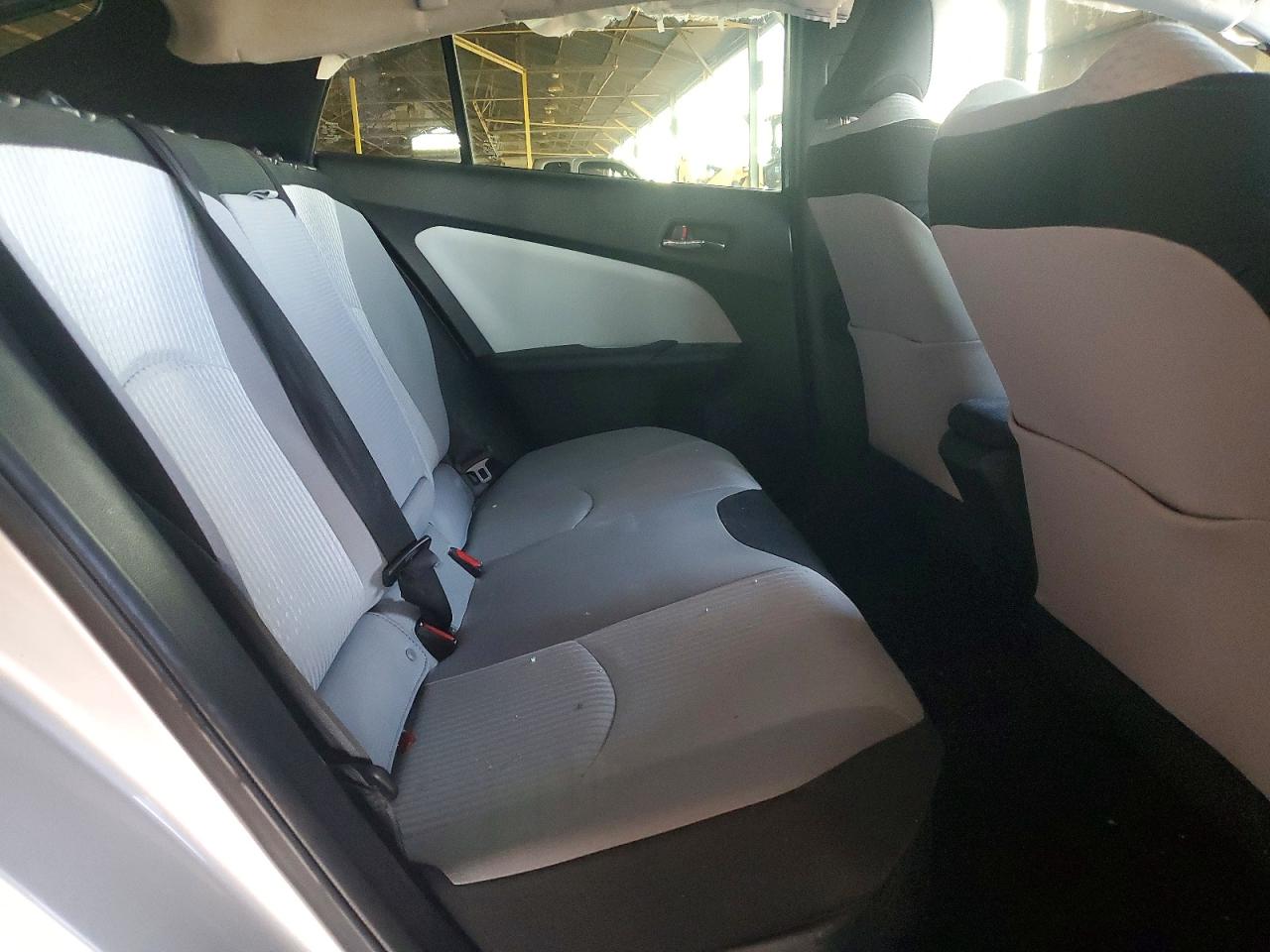 2018 TOYOTA PRIUS TWO photo 19