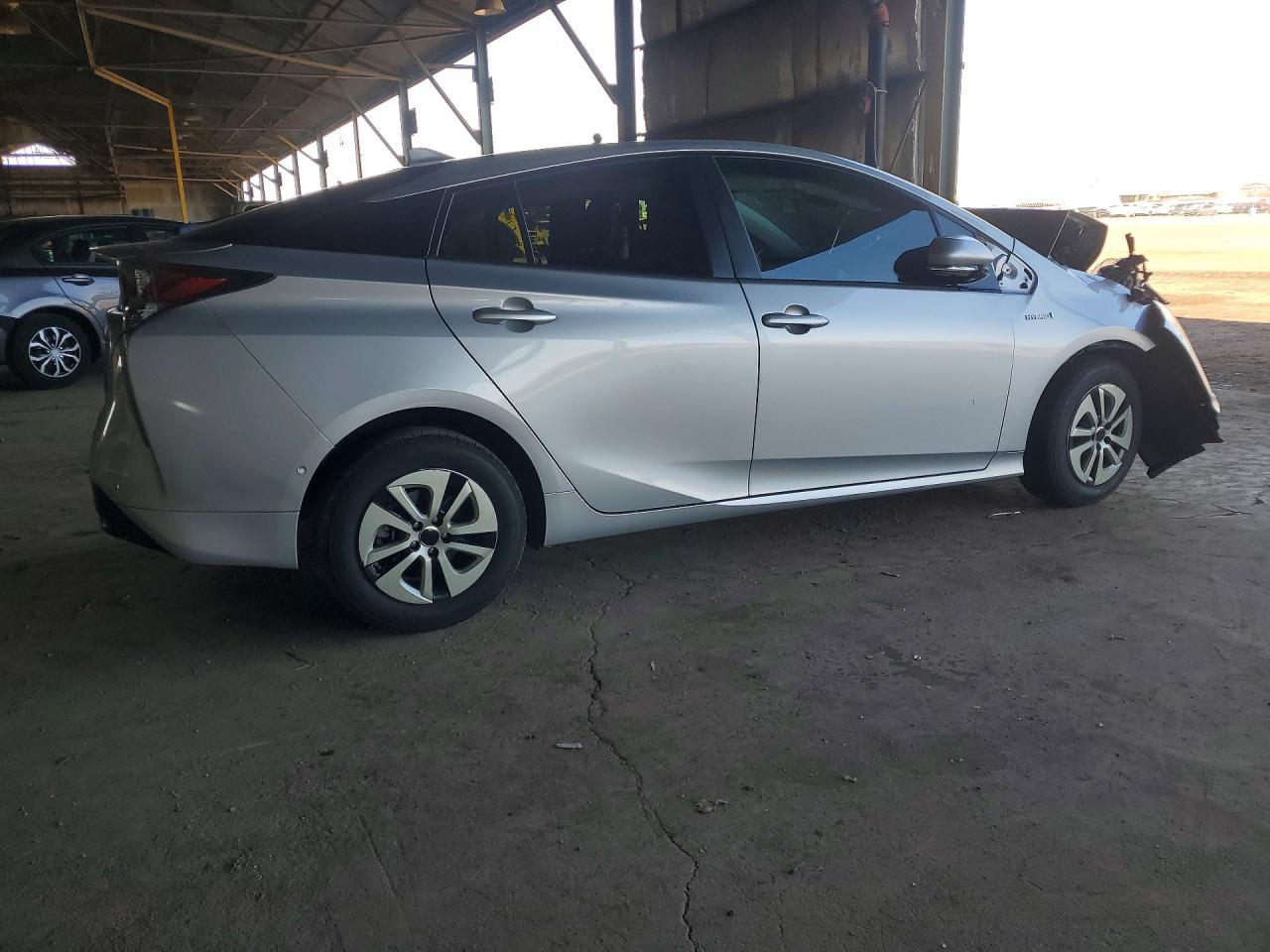 2018 TOYOTA PRIUS TWO photo 5