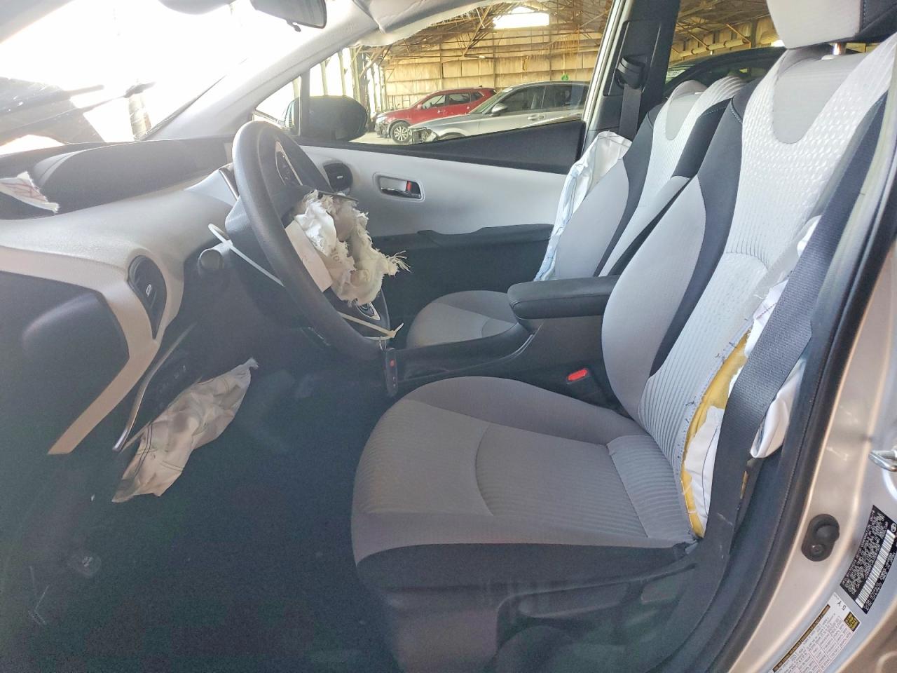 2018 TOYOTA PRIUS TWO photo 13