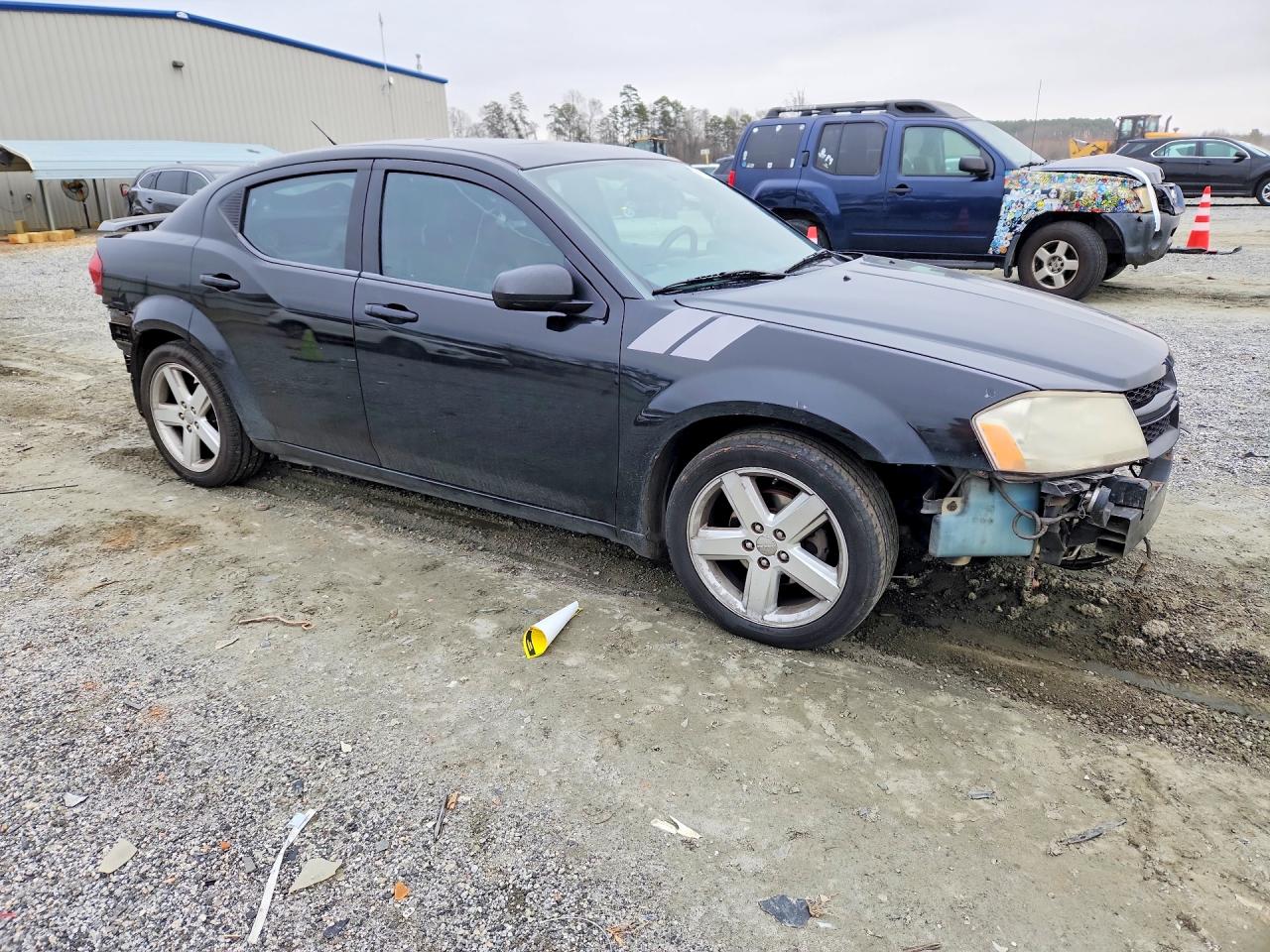 2013 DODGE AVENGER photo 4