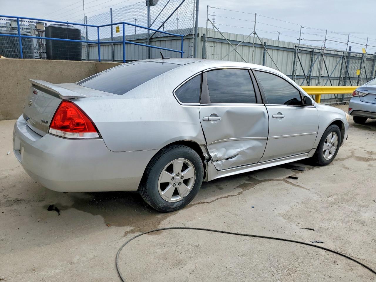2010 CHEVROLET IMPALA LT photo 3