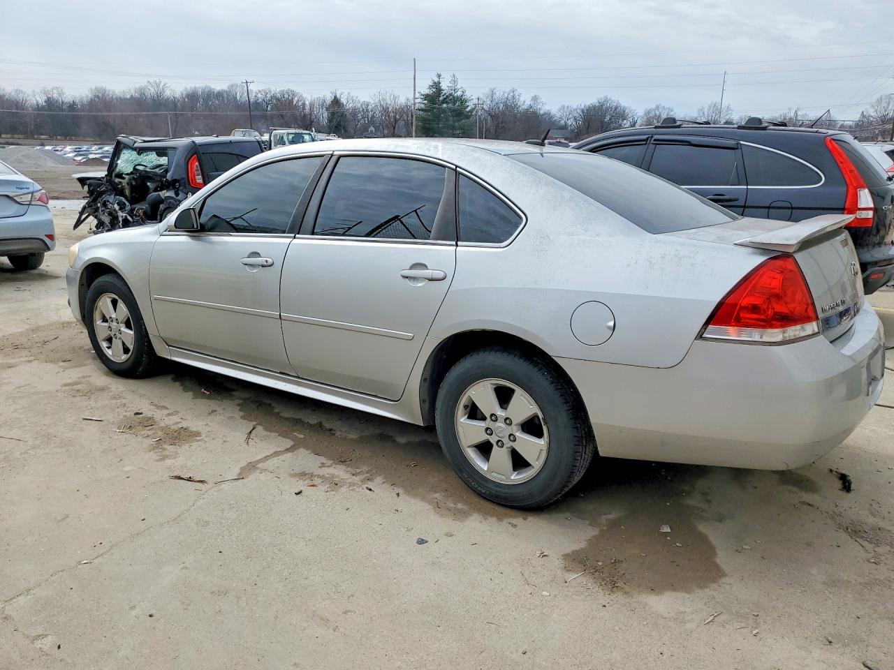 2010 CHEVROLET IMPALA LT photo 2