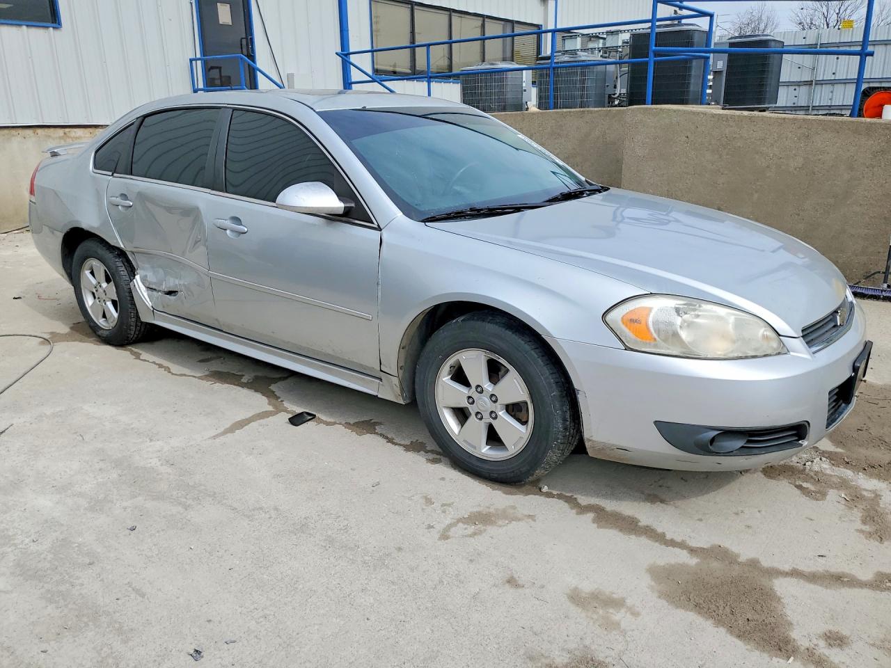 2010 CHEVROLET IMPALA LT photo 4