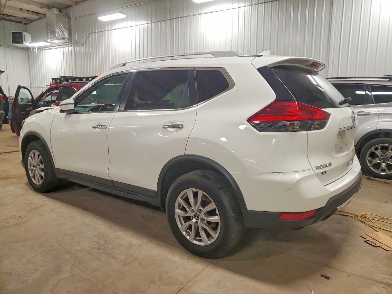 2017 NISSAN ROGUE SV photo 3