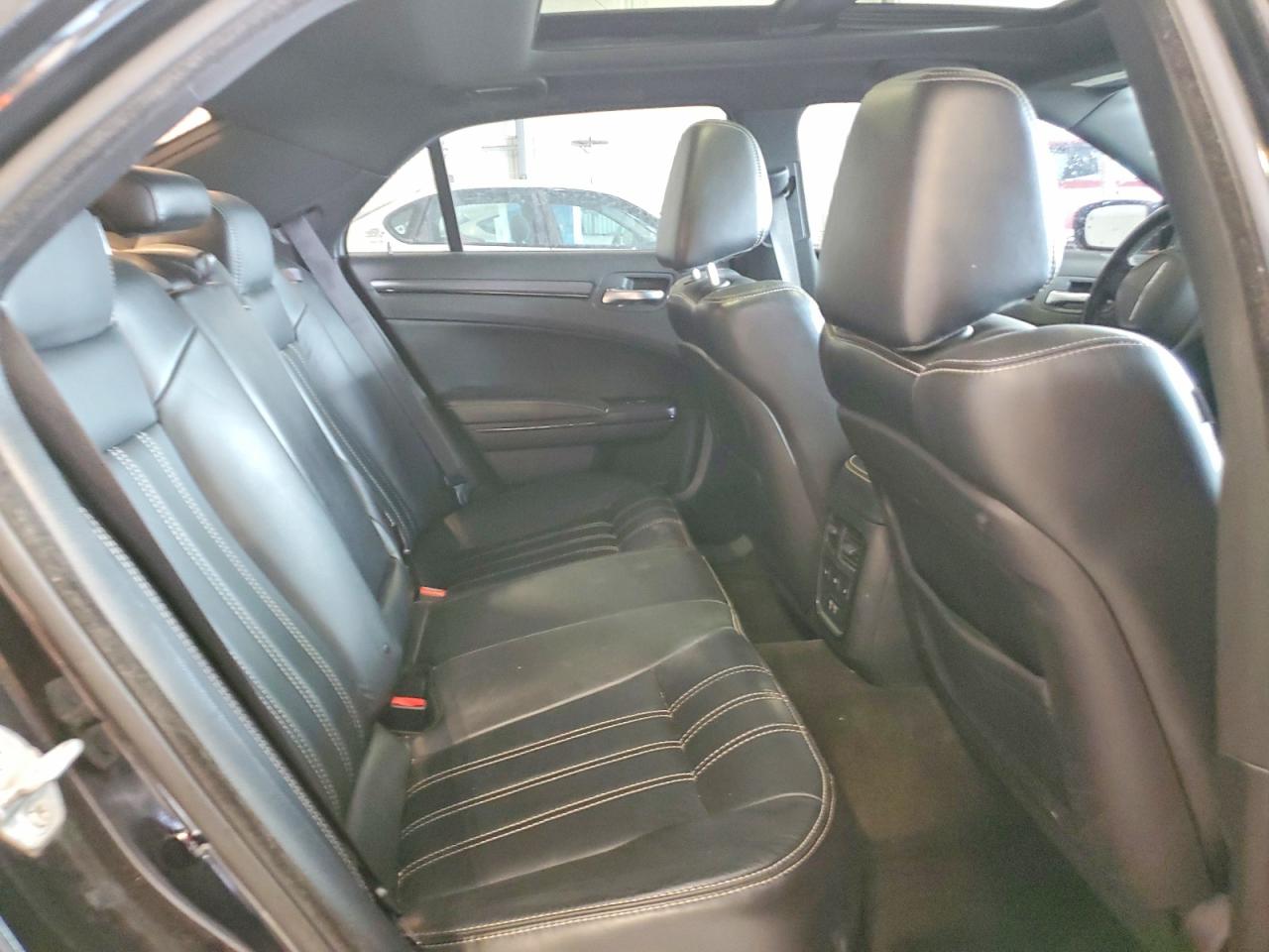 2015 CHRYSLER 300 S photo 19