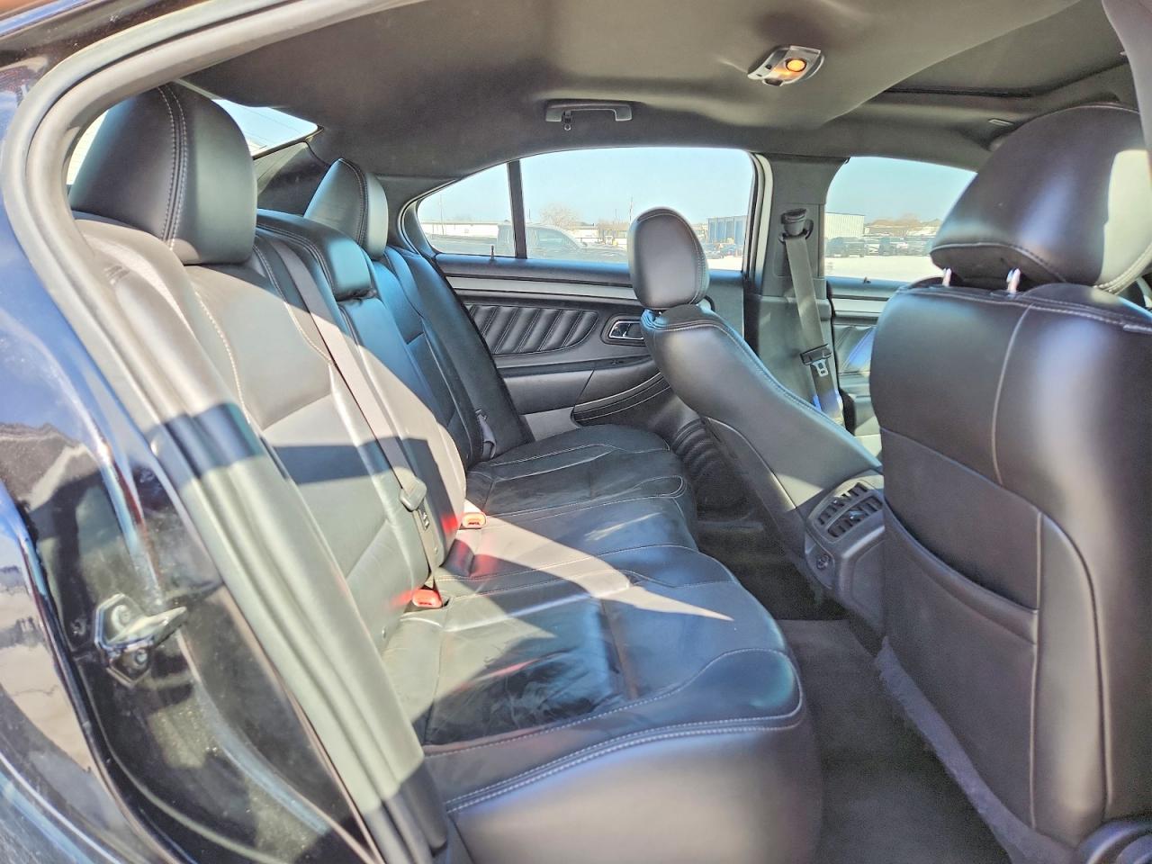 2016 FORD TAURUS SEL photo 19