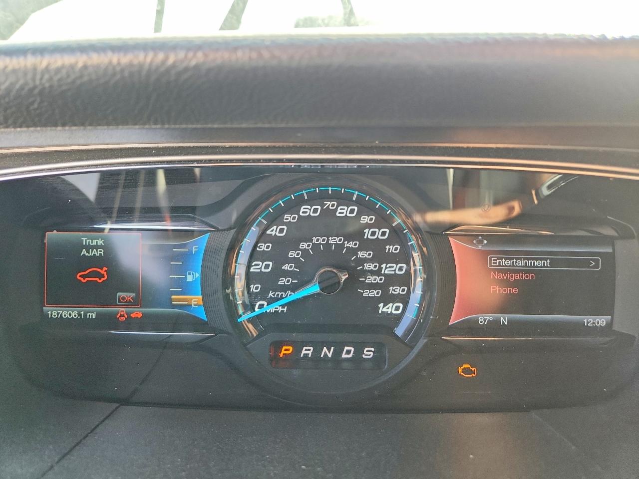 2016 FORD TAURUS SEL photo 17