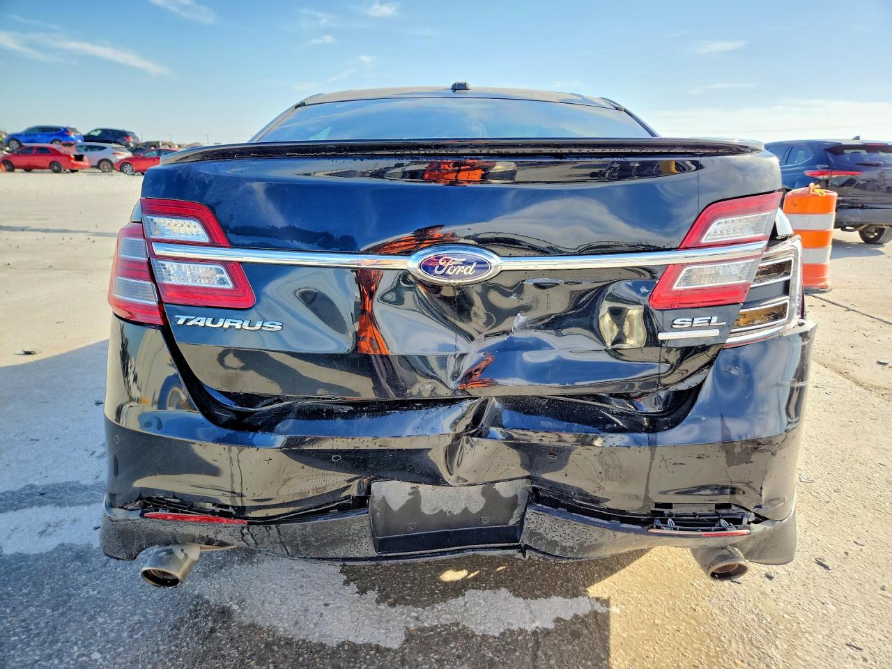 2016 FORD TAURUS SEL photo 11