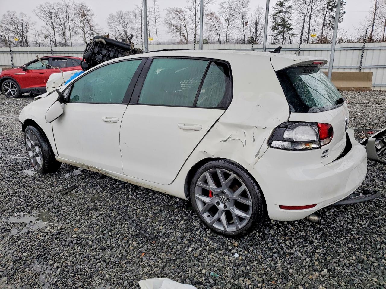 2013 VOLKSWAGEN GTI photo 4