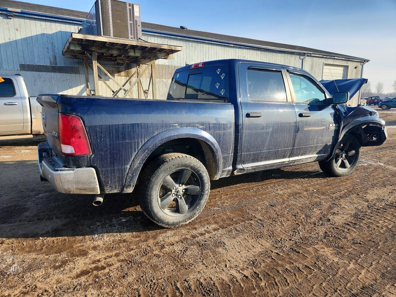 2016 RAM 1500 SLT photo 3