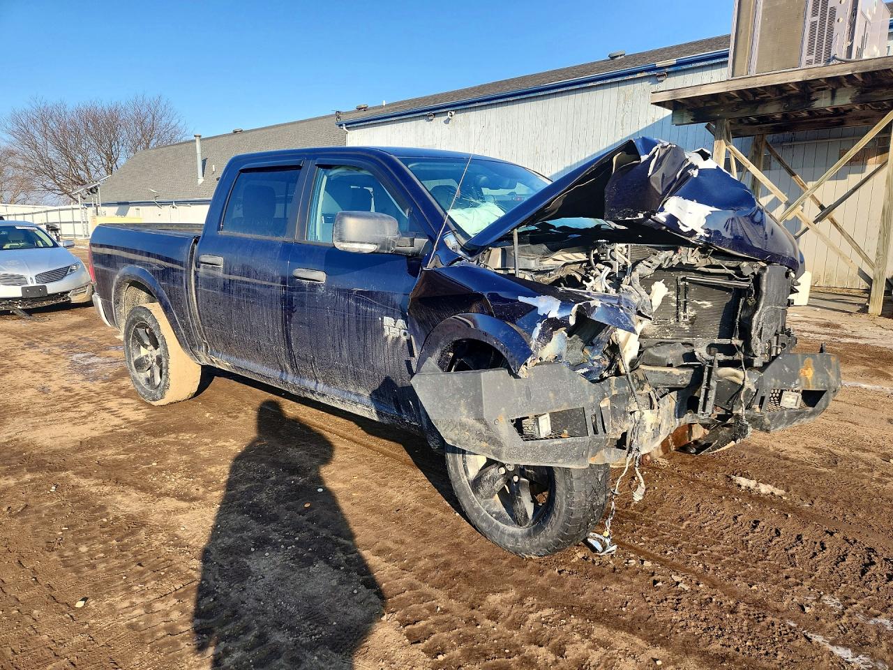2016 RAM 1500 SLT photo 4