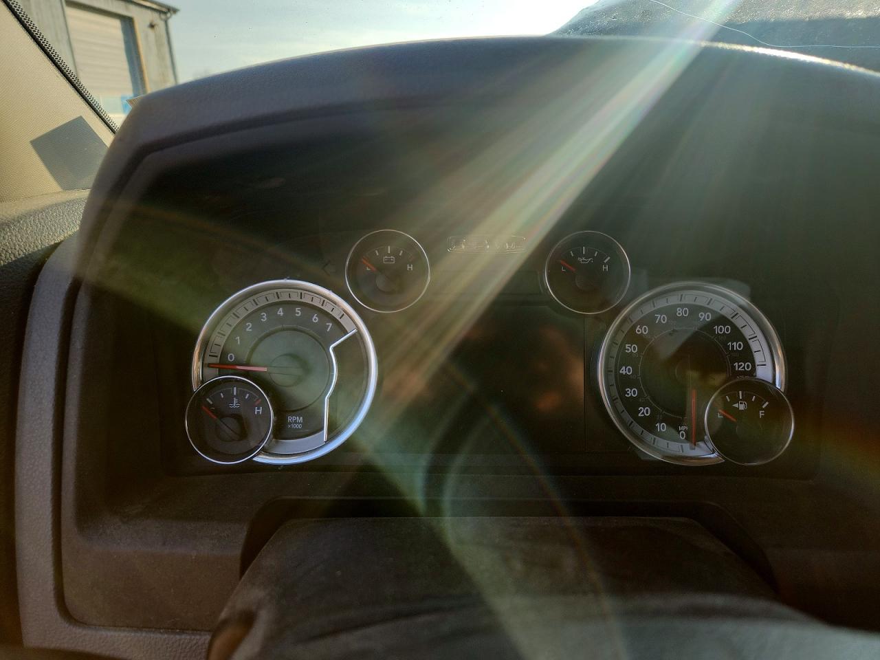 2016 RAM 1500 SLT photo 9