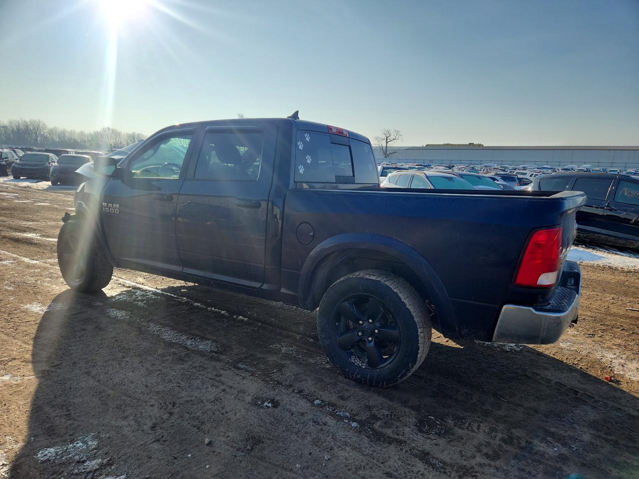2016 RAM 1500 SLT photo 2