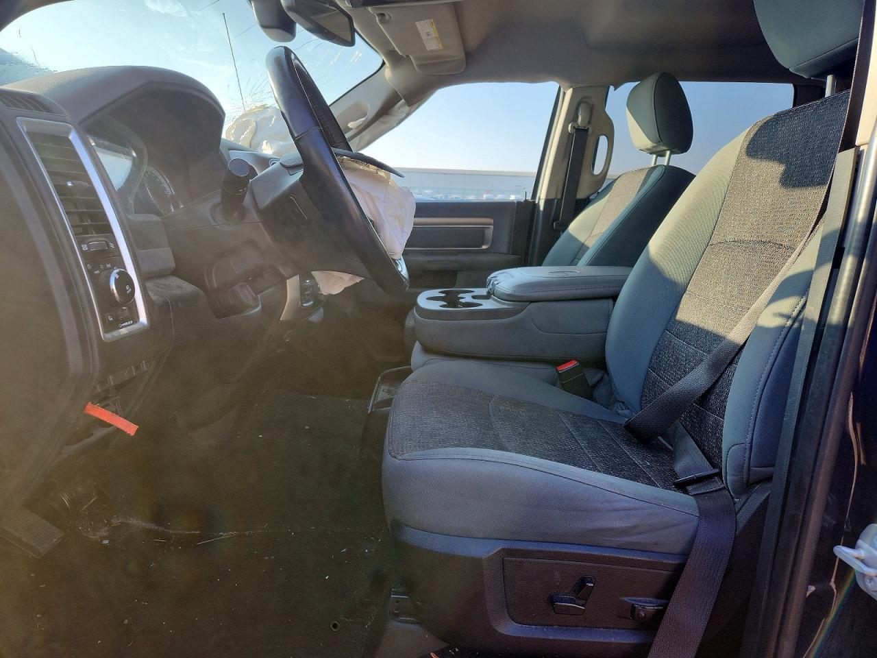 2016 RAM 1500 SLT photo 7
