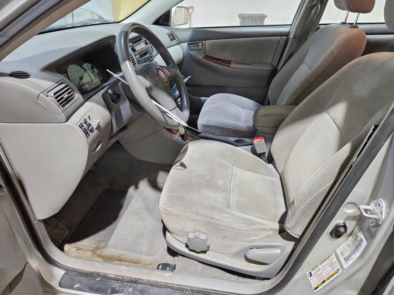 2004 TOYOTA COROLLA LE photo 7