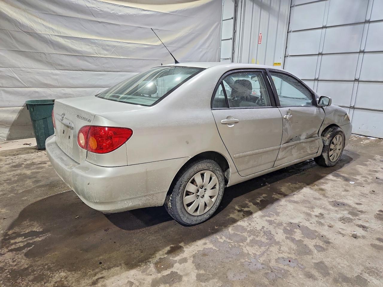 2004 TOYOTA COROLLA LE photo 3