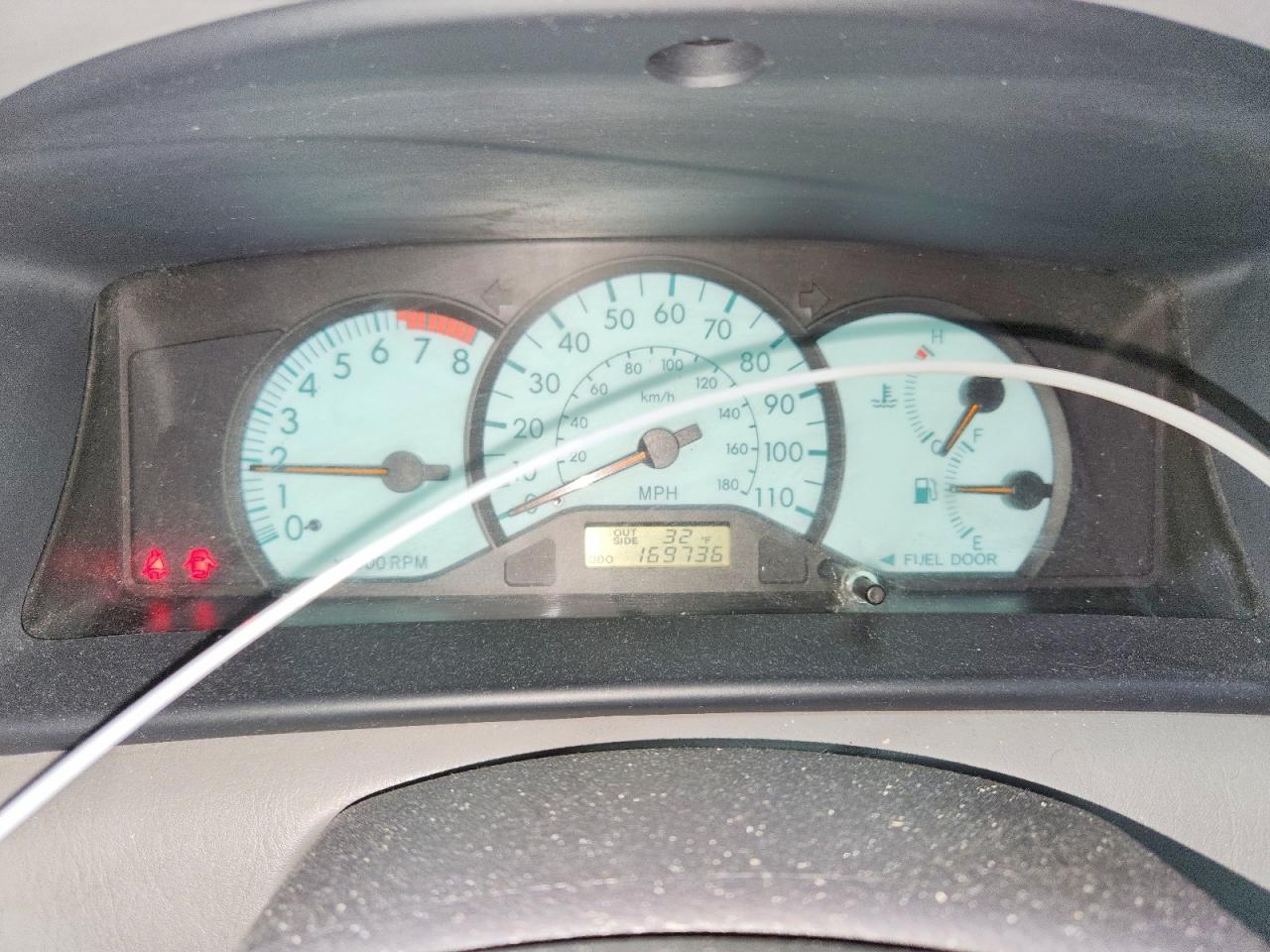 2004 TOYOTA COROLLA LE photo 9