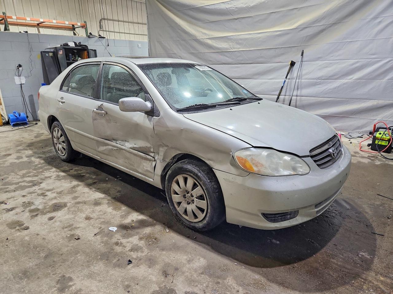2004 TOYOTA COROLLA LE photo 4