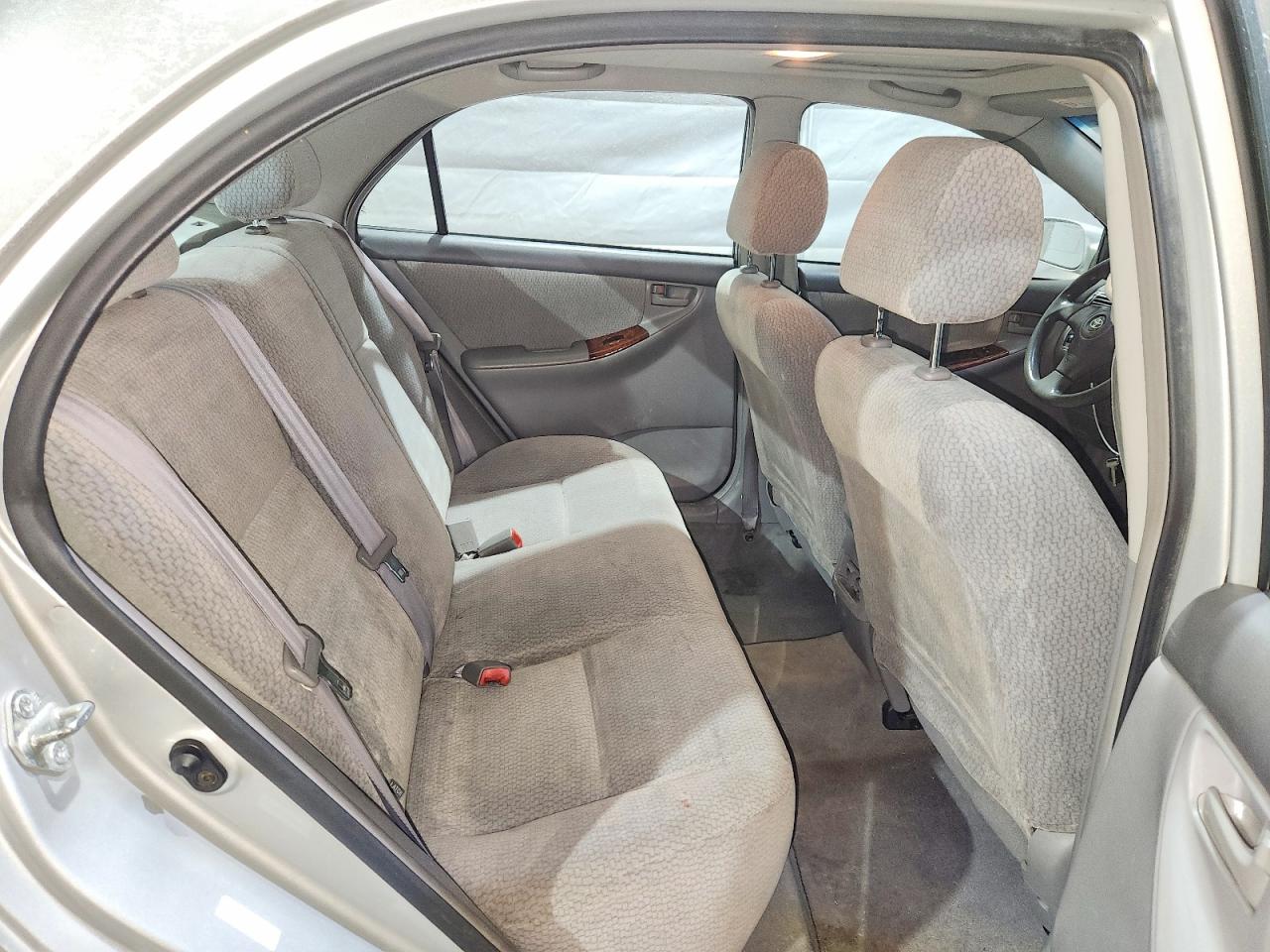 2004 TOYOTA COROLLA LE photo 10