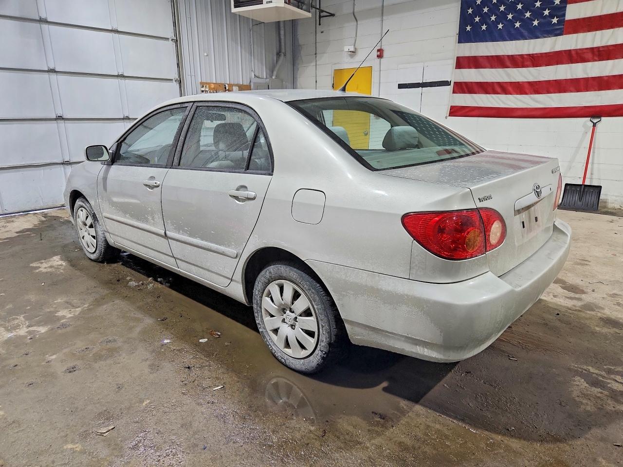 2004 TOYOTA COROLLA LE photo 2