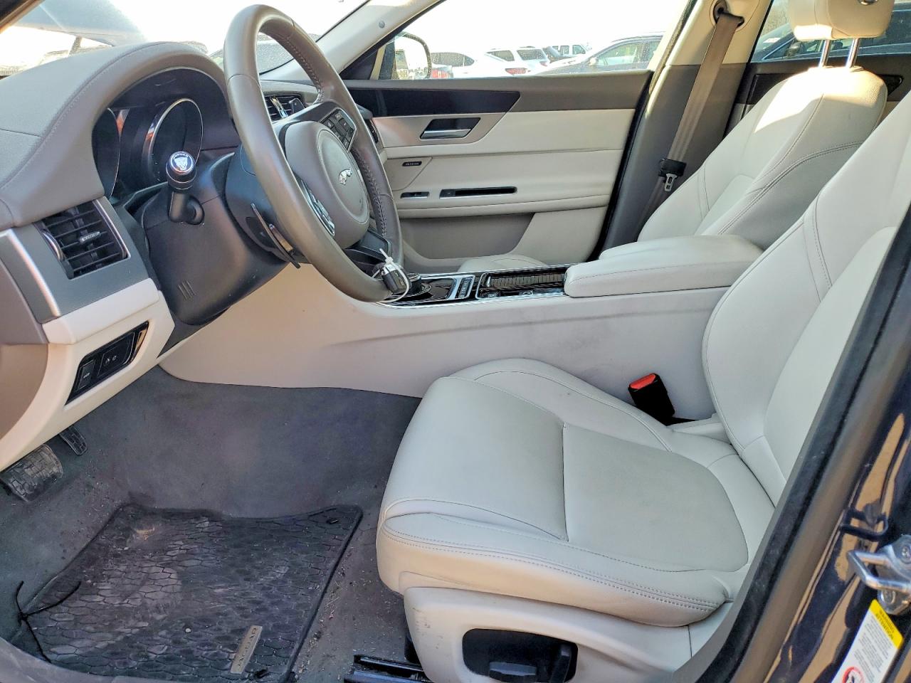 2018 JAGUAR XF PREMIUM photo 7