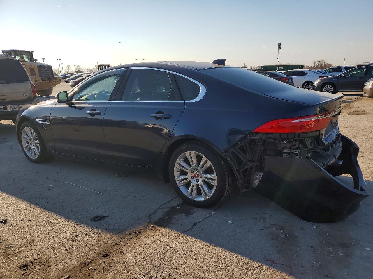 2018 JAGUAR XF PREMIUM photo 2