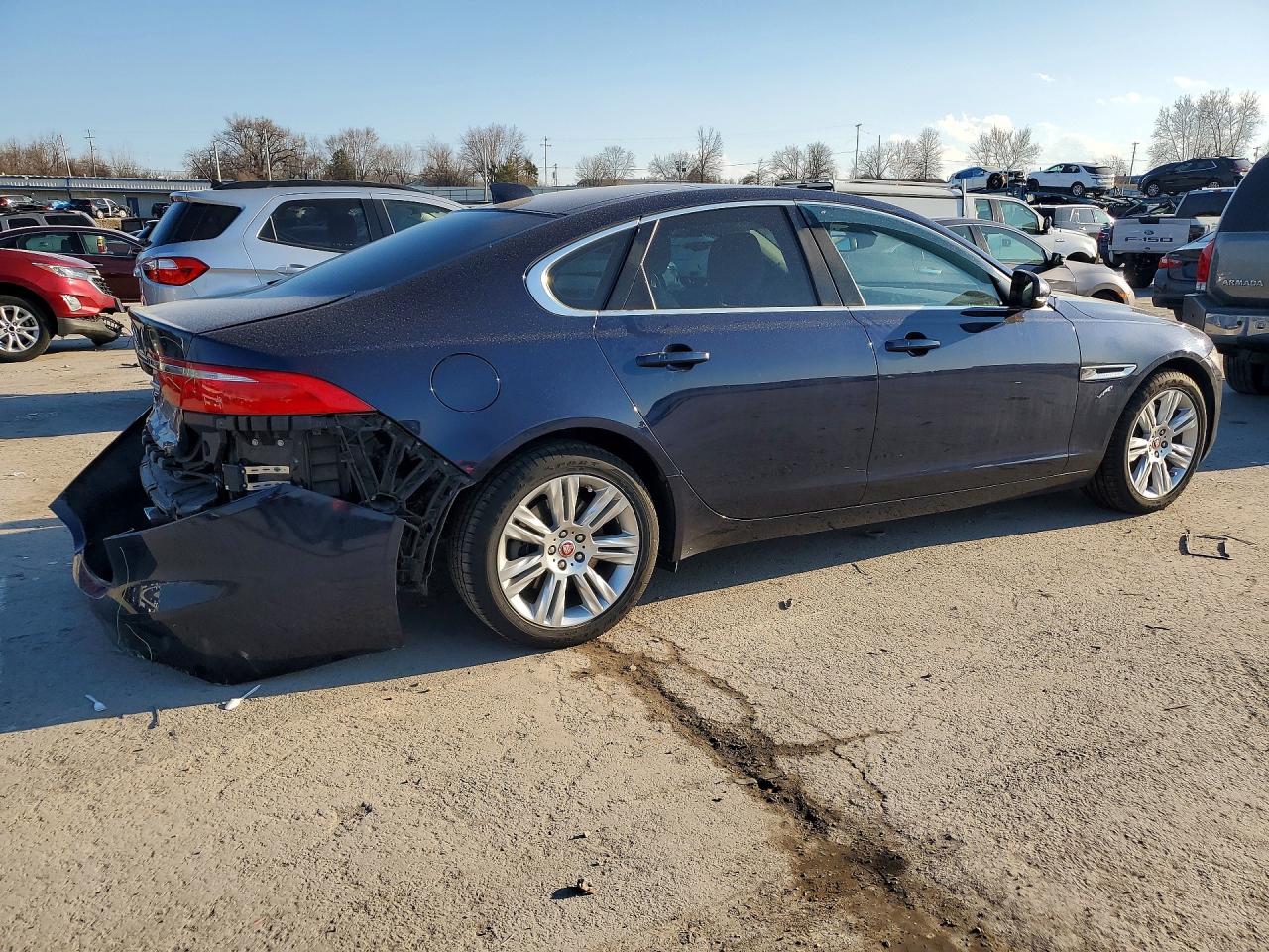2018 JAGUAR XF PREMIUM photo 3