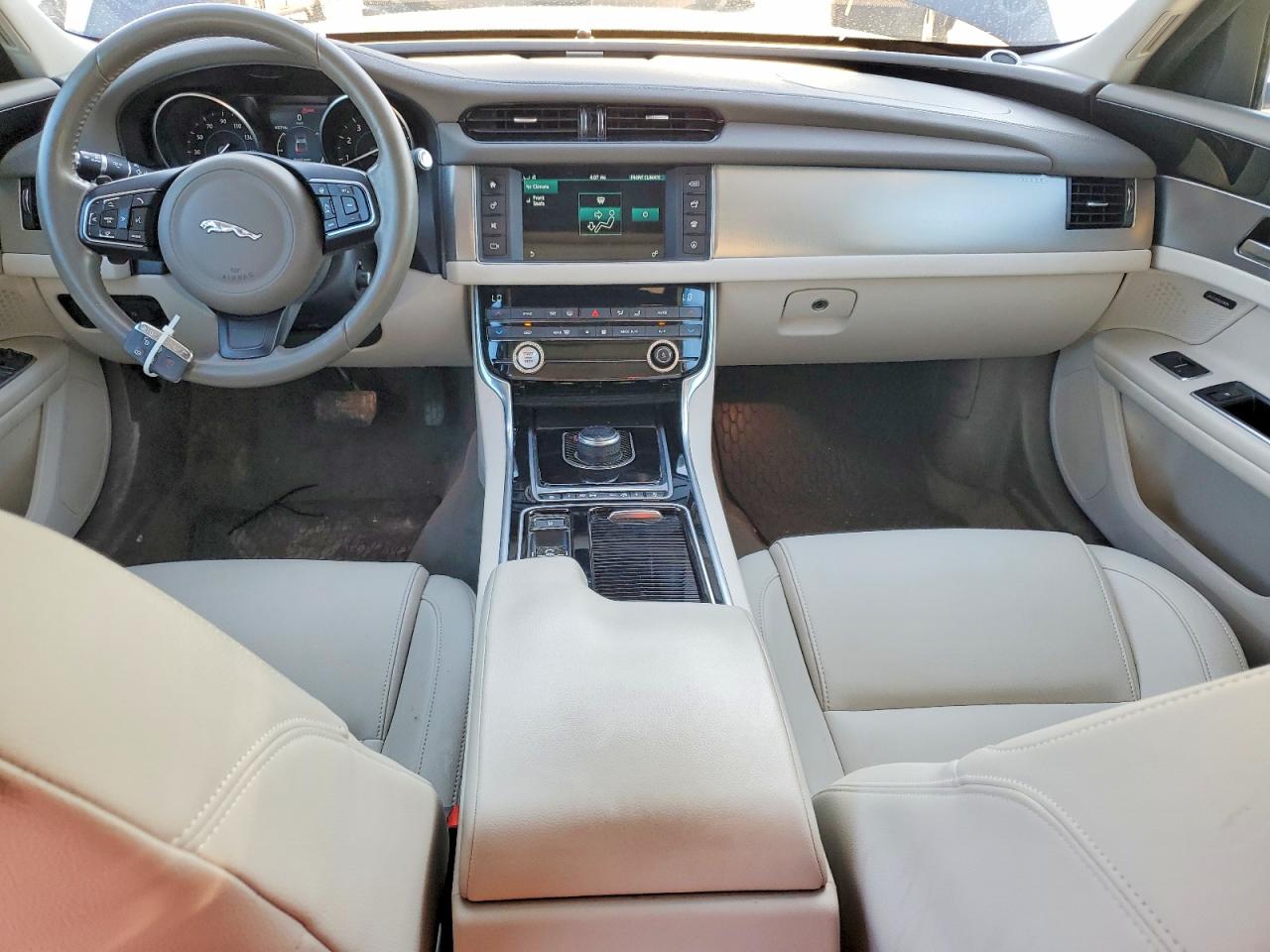 2018 JAGUAR XF PREMIUM photo 8