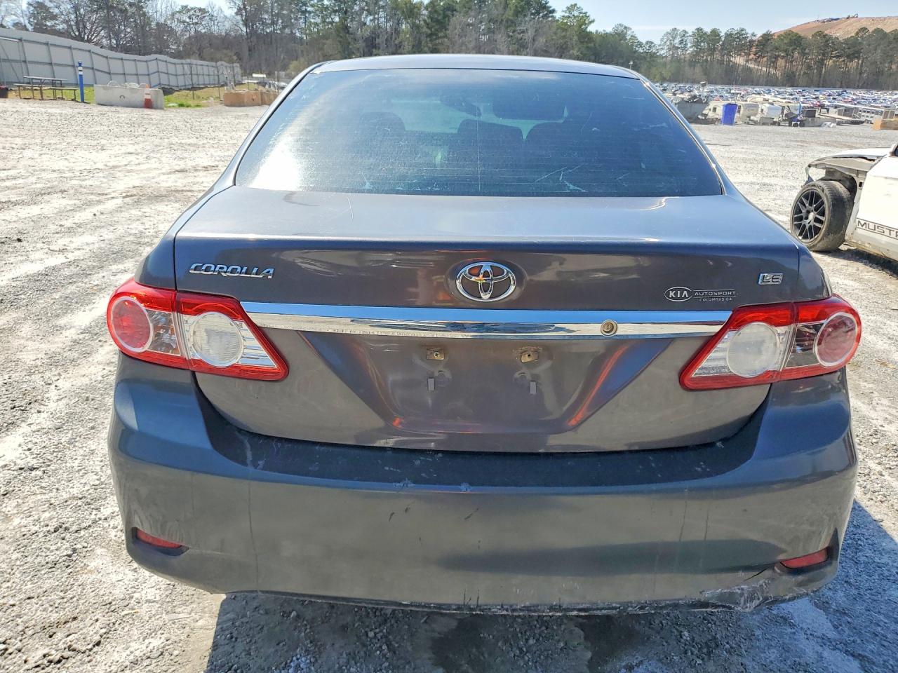 2013 TOYOTA COROLLA LE photo 6