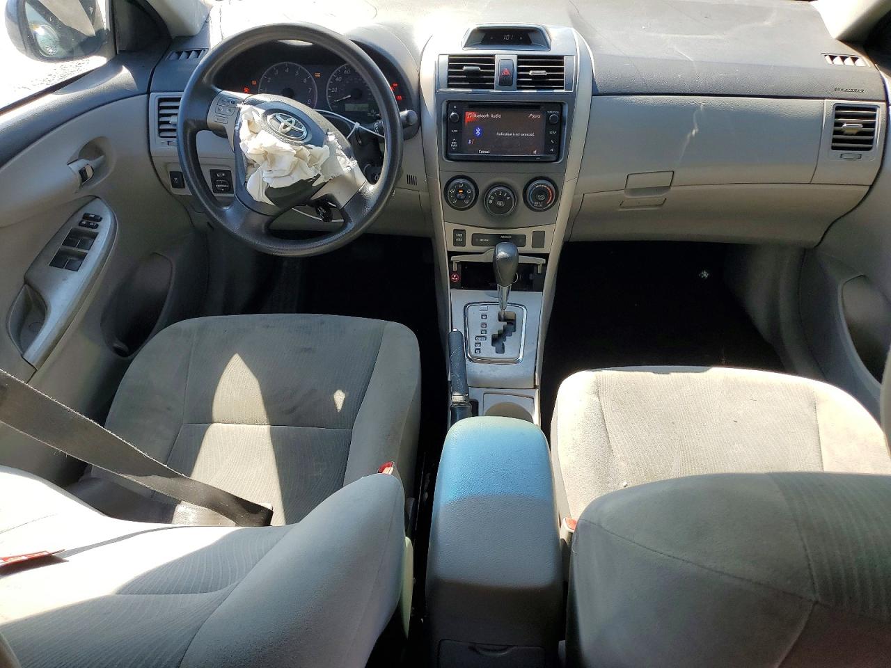 2013 TOYOTA COROLLA LE photo 8