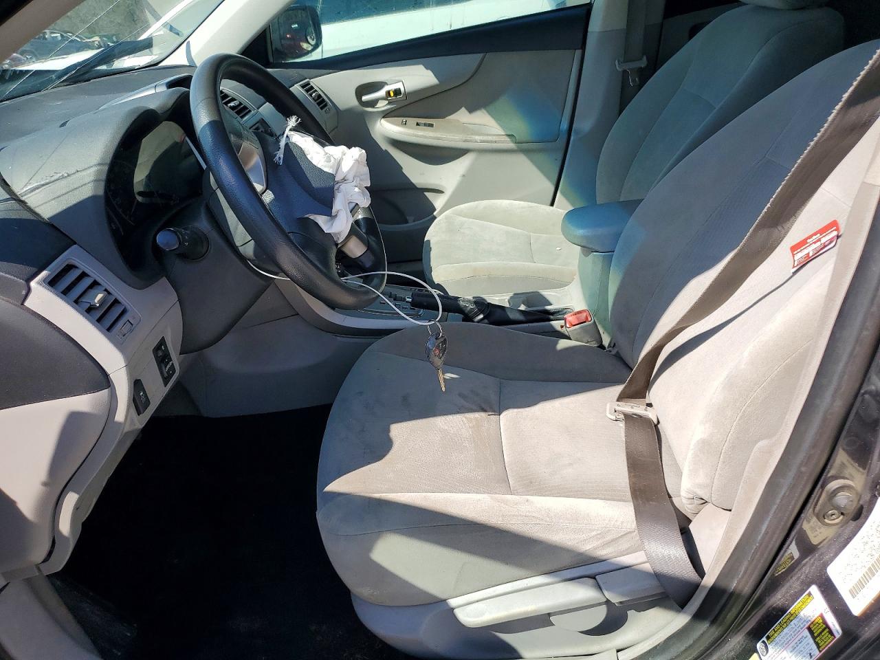 2013 TOYOTA COROLLA LE photo 7