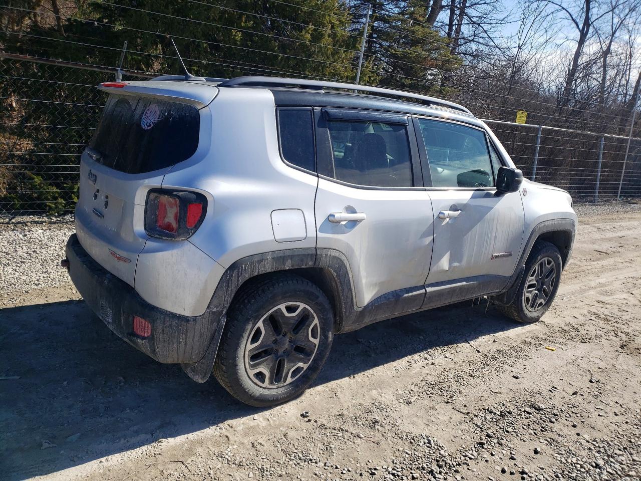 2015 JEEP RENEGADE TRAILHAWK photo 9