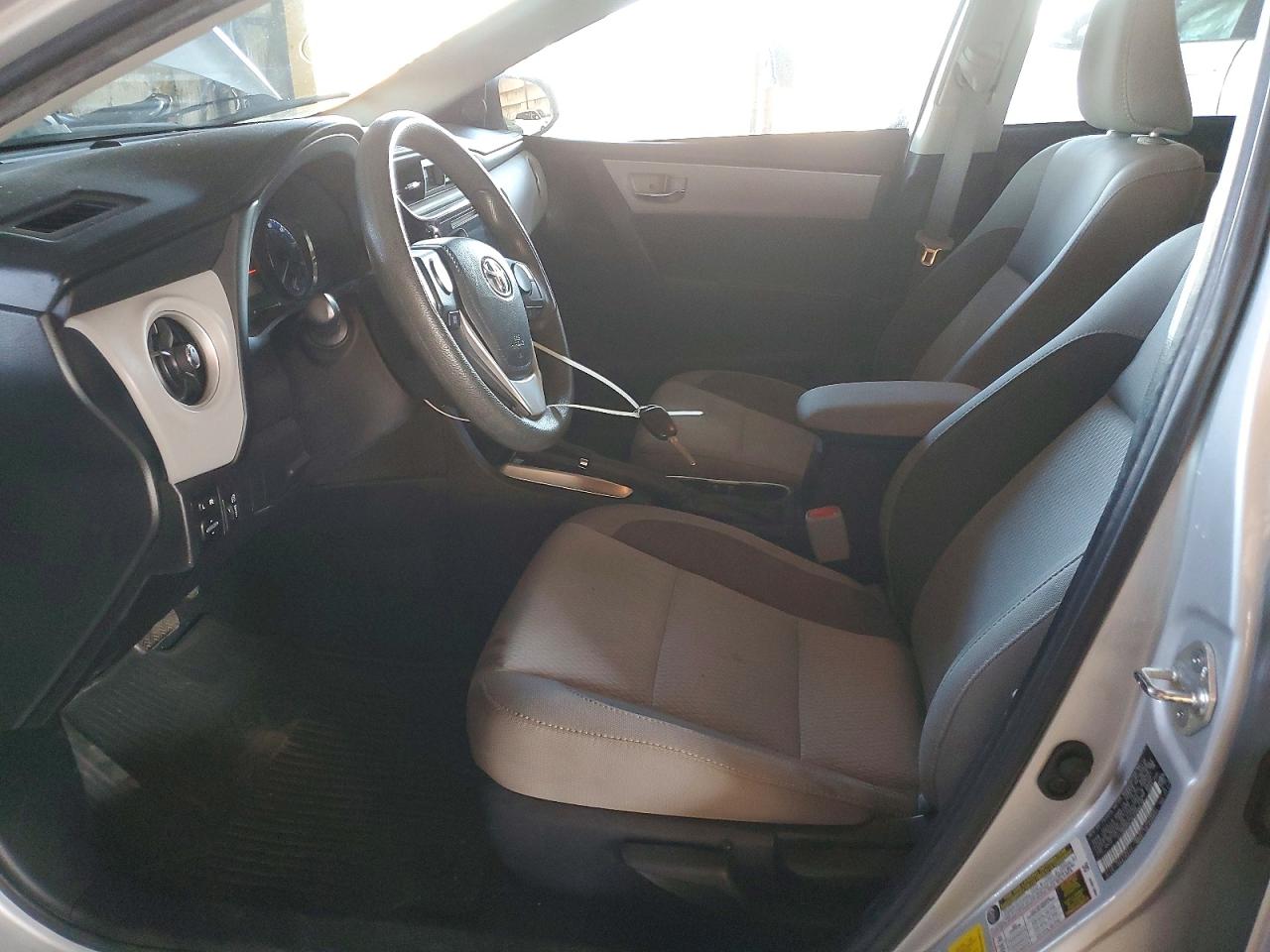 2019 TOYOTA COROLLA LE photo 13