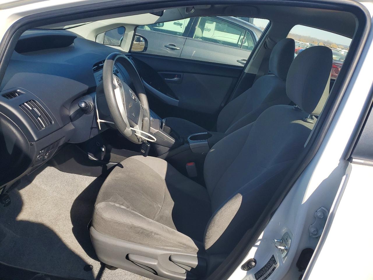 2014 TOYOTA PRIUS TWO photo 13