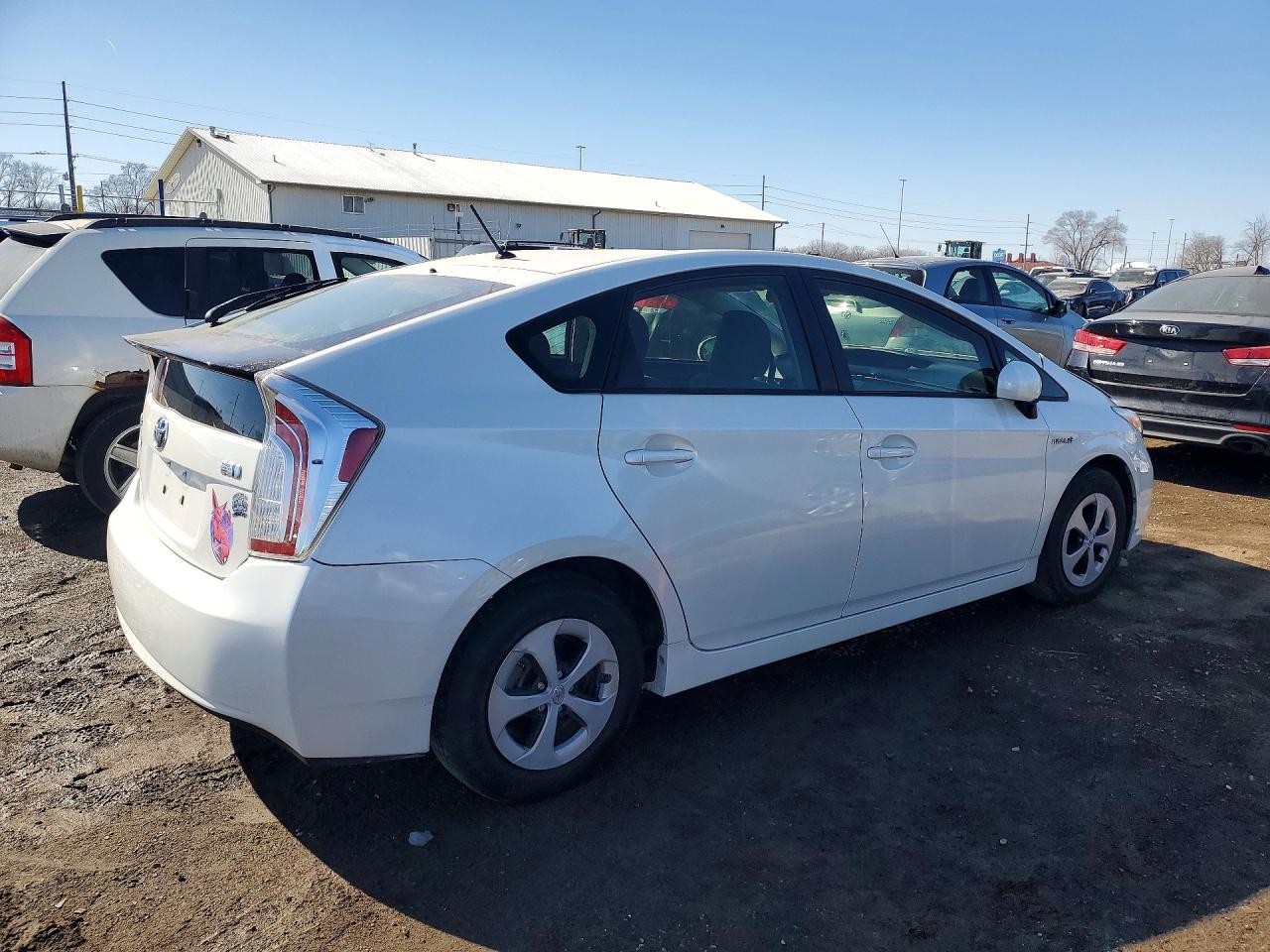 2014 TOYOTA PRIUS TWO photo 5