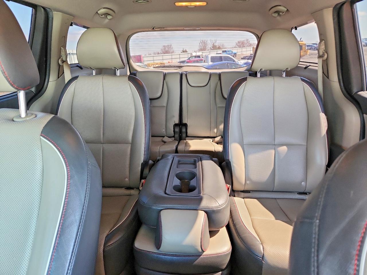 2016 KIA SEDONA EX photo 10