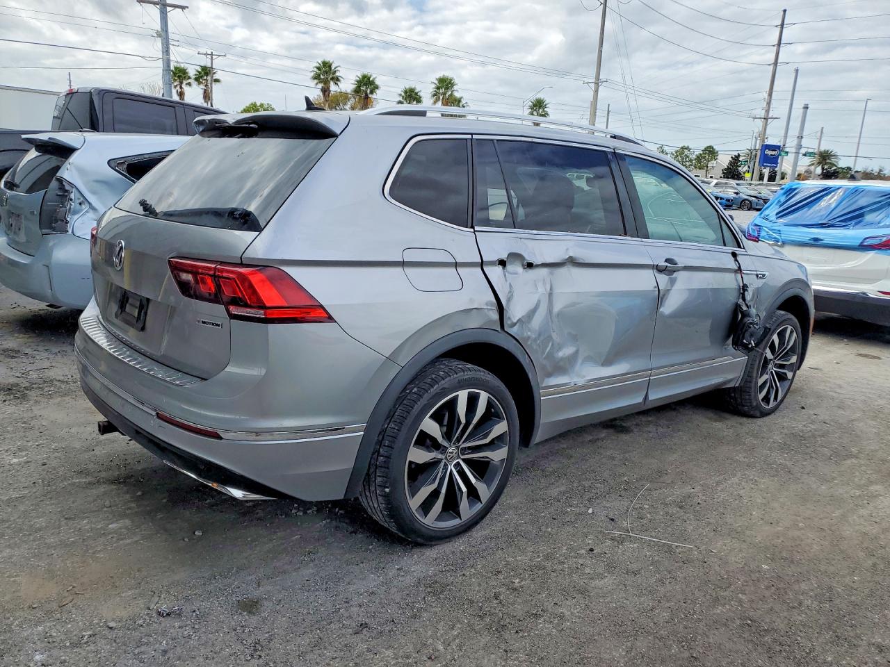2021 VOLKSWAGEN TIGUAN SEL PREMIUM R-LINE photo 5