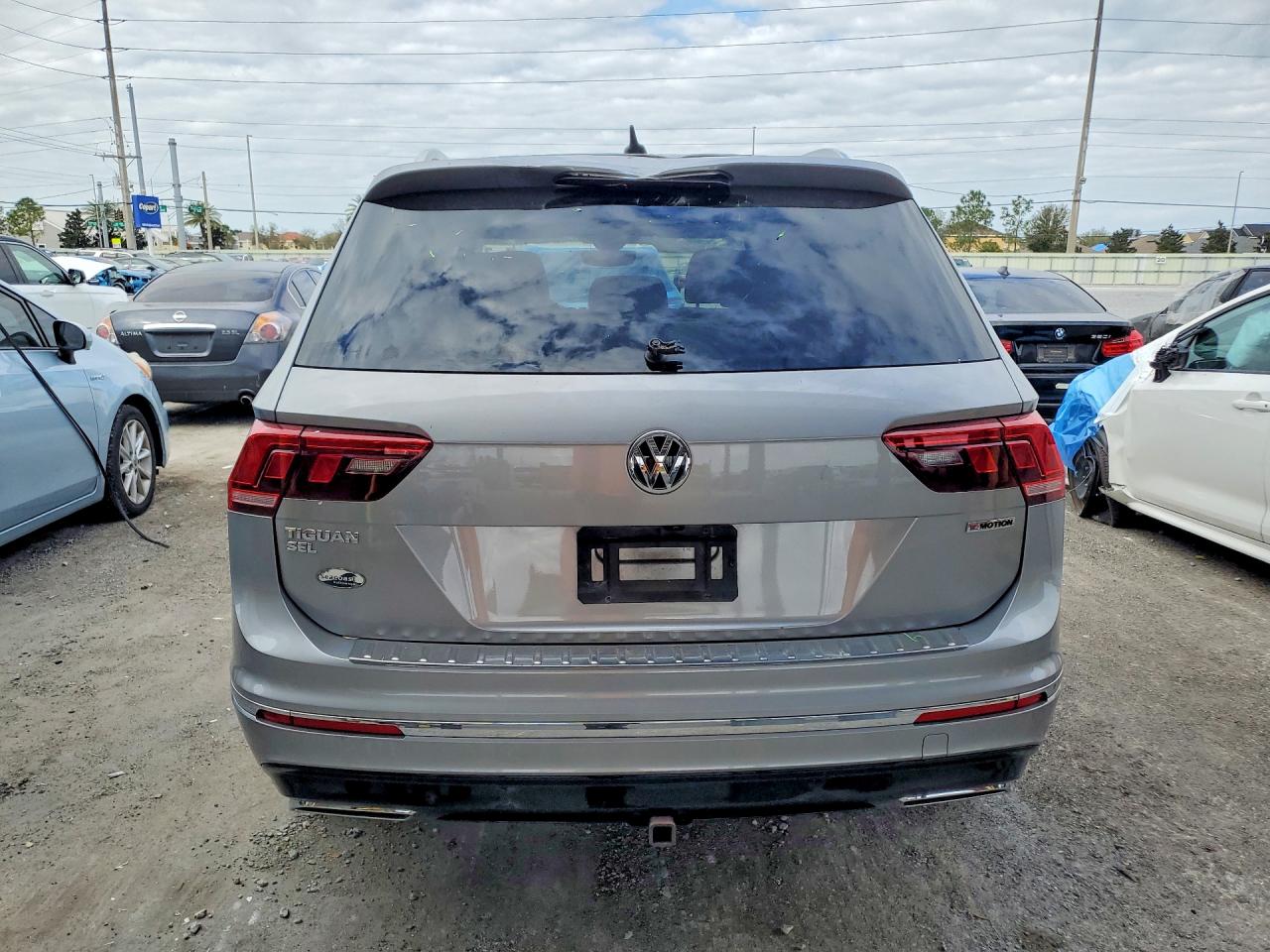 2021 VOLKSWAGEN TIGUAN SEL PREMIUM R-LINE photo 11