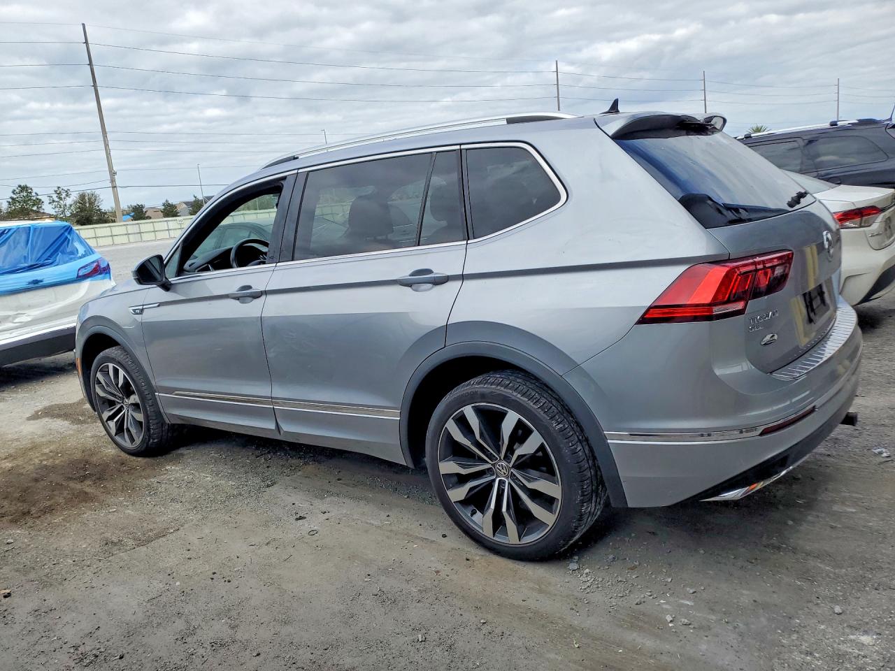 2021 VOLKSWAGEN TIGUAN SEL PREMIUM R-LINE photo 3