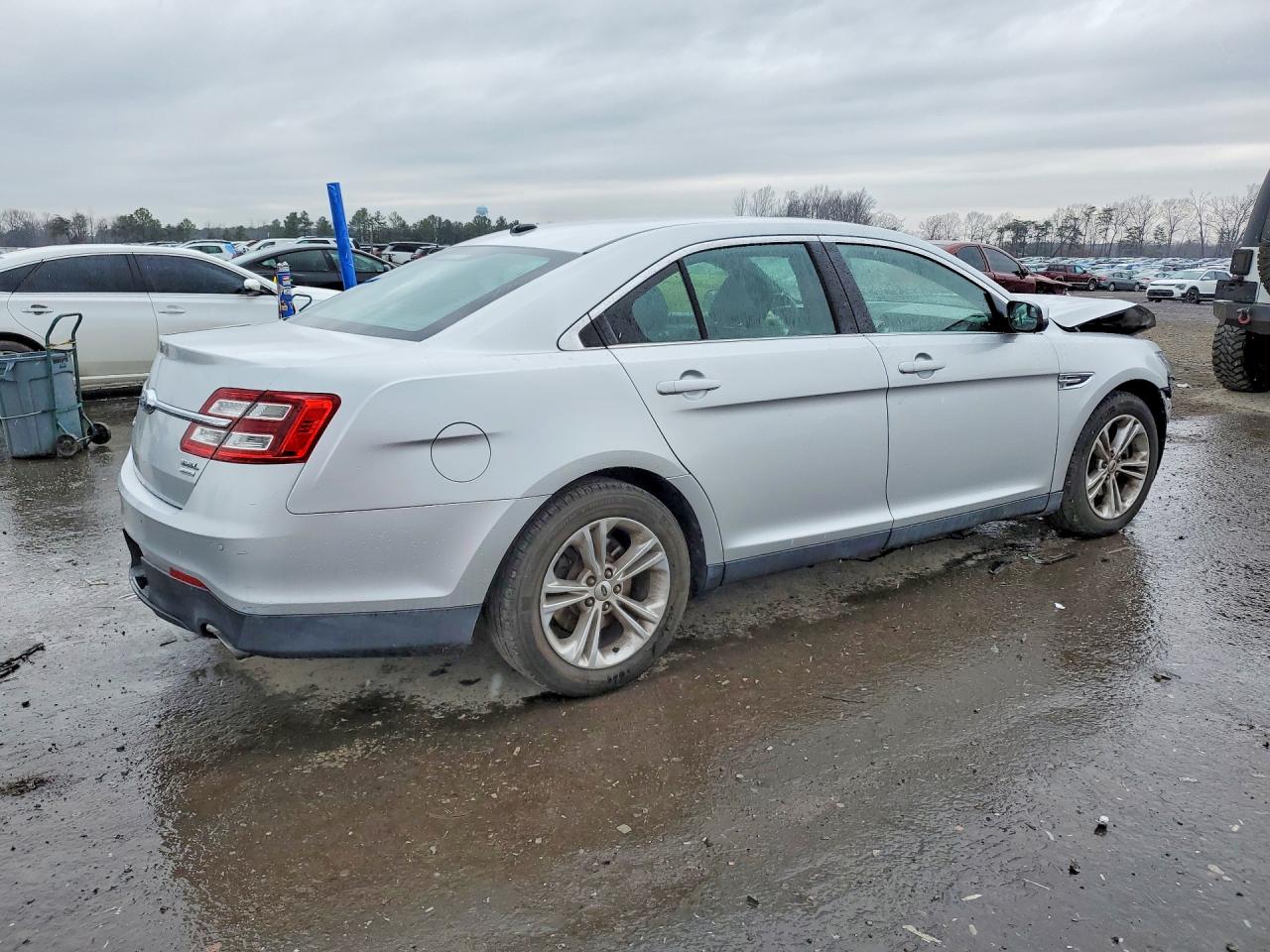 2014 FORD TAURUS SEL photo 5