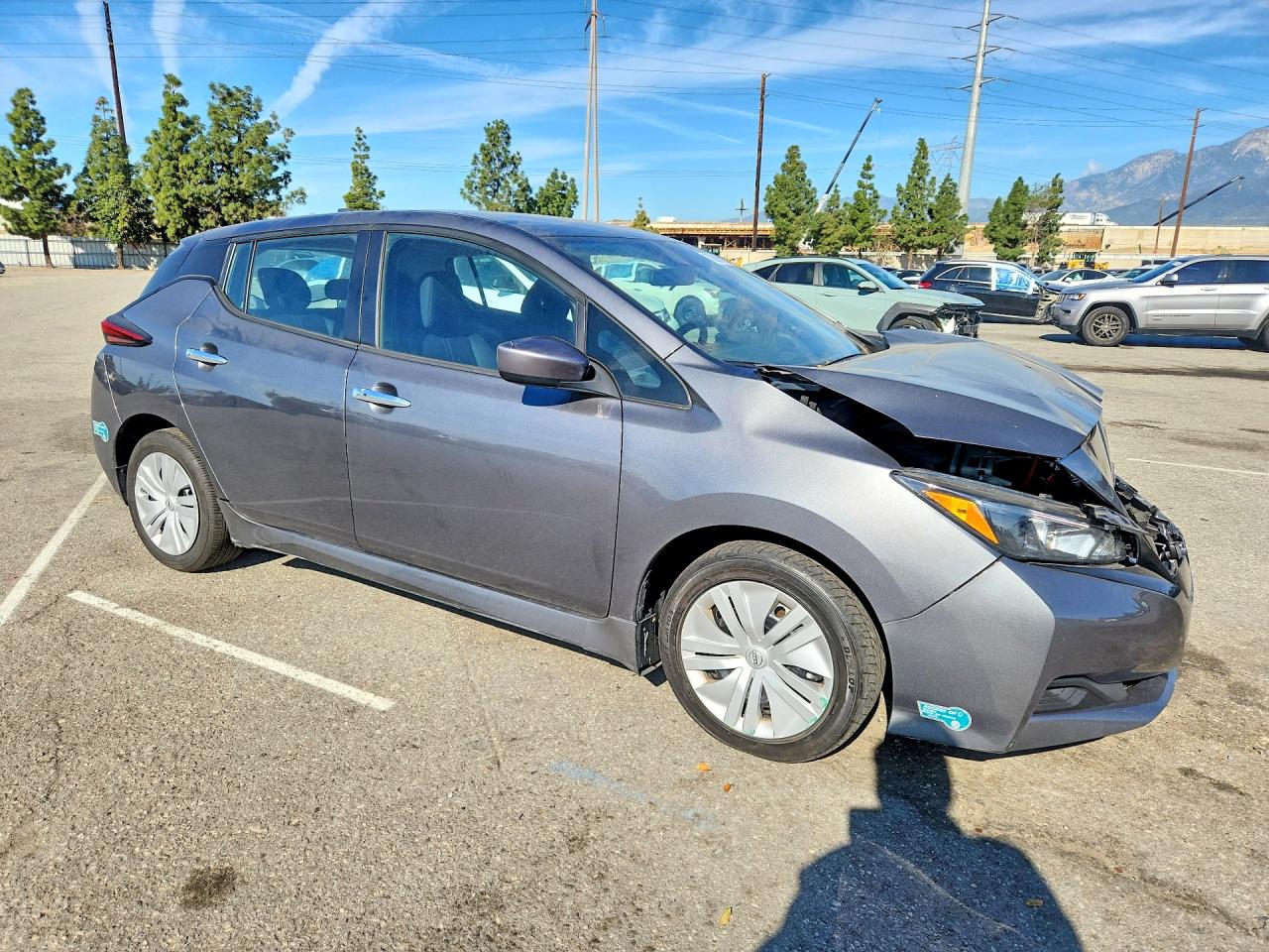 2025 NISSAN LEAF S photo 4
