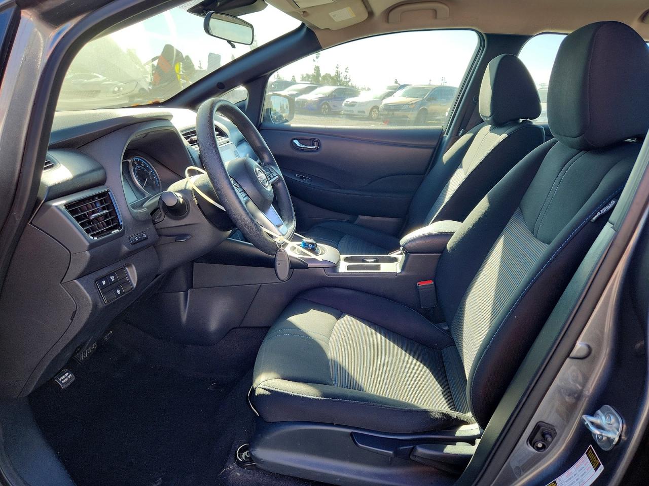 2025 NISSAN LEAF S photo 7