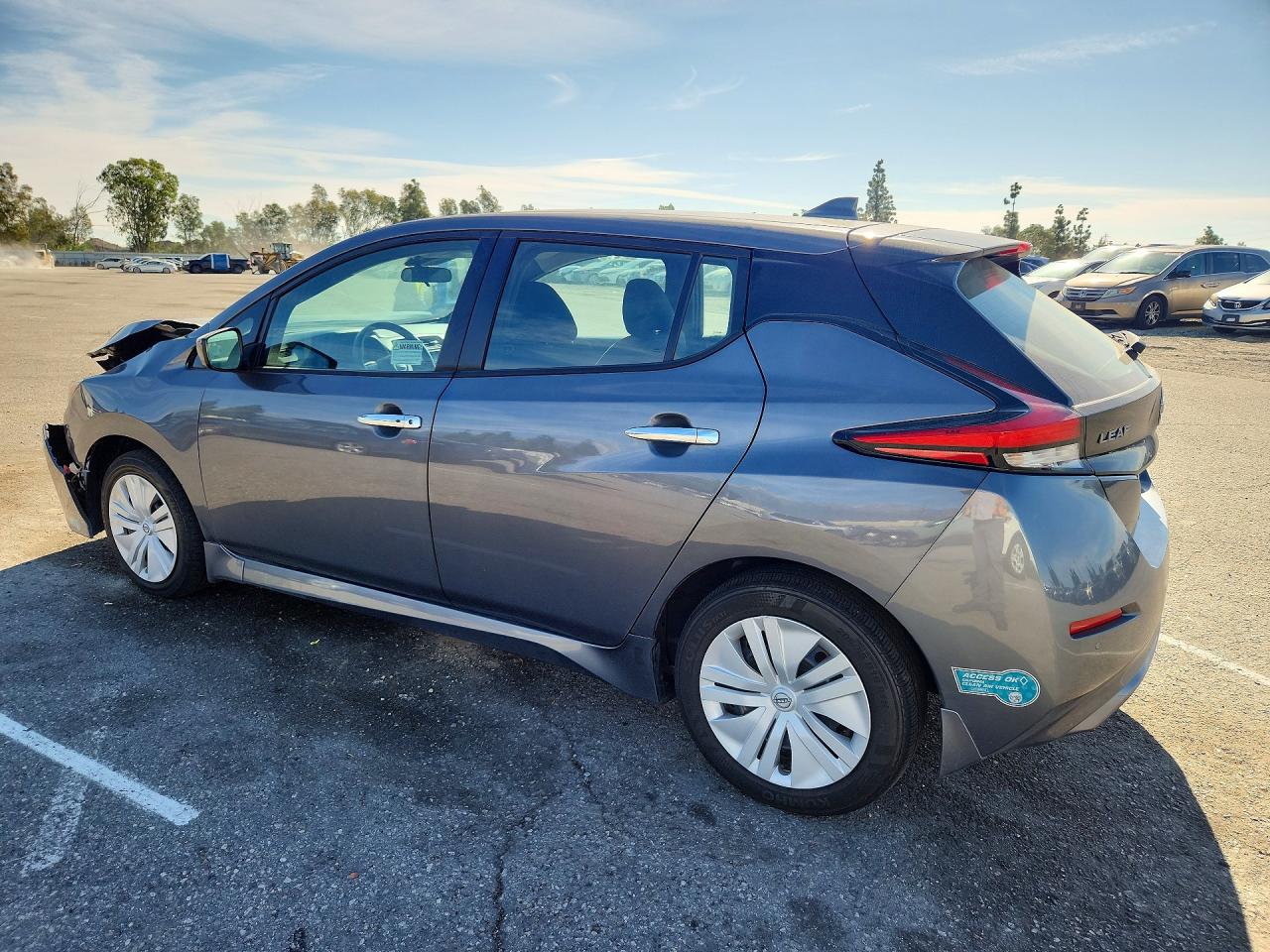 2025 NISSAN LEAF S photo 2