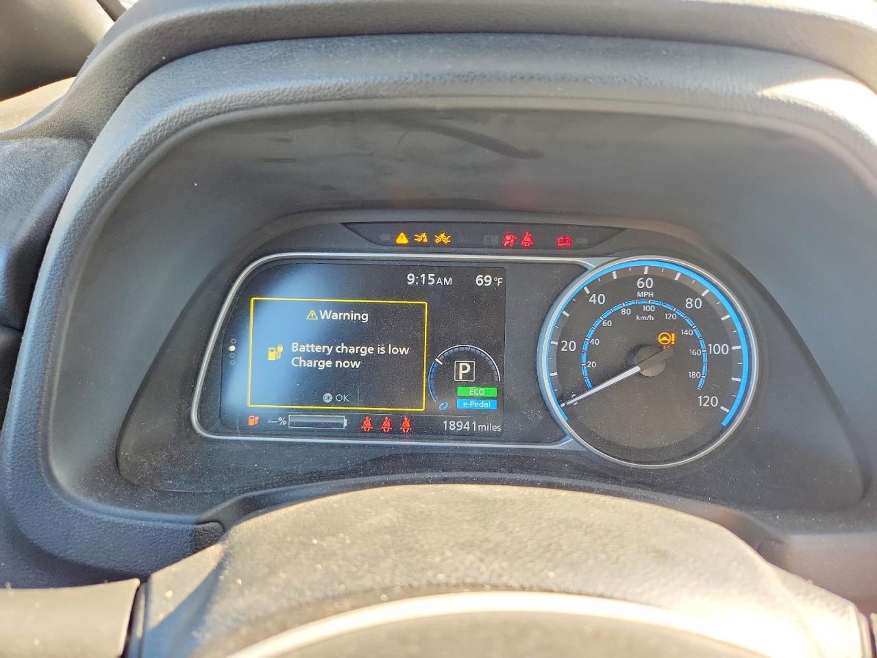 2025 NISSAN LEAF S photo 9