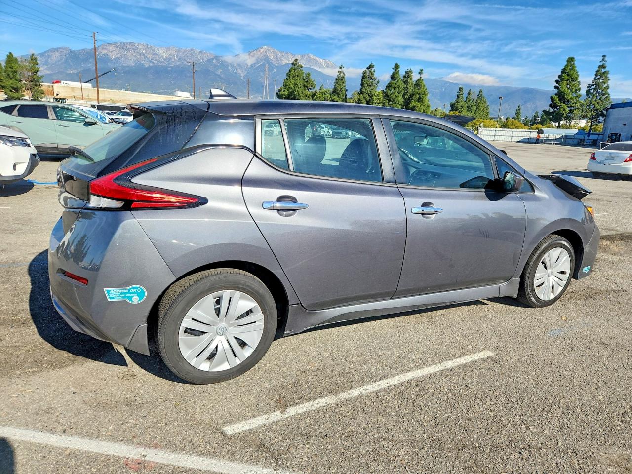2025 NISSAN LEAF S photo 3