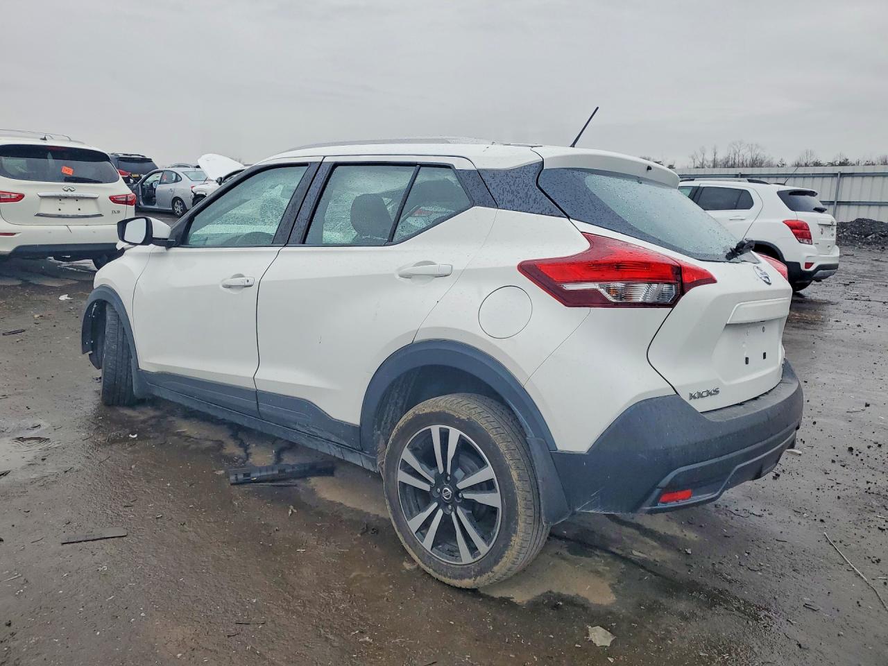 2018 NISSAN KICKS SV photo 2