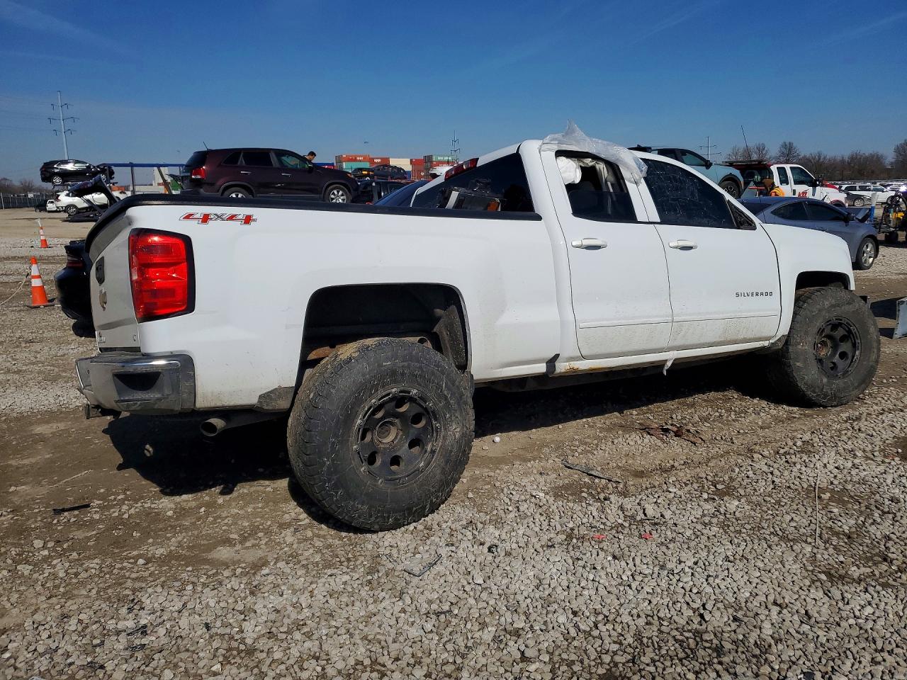 2017 CHEVROLET SILVERADO K1500 LT photo 5