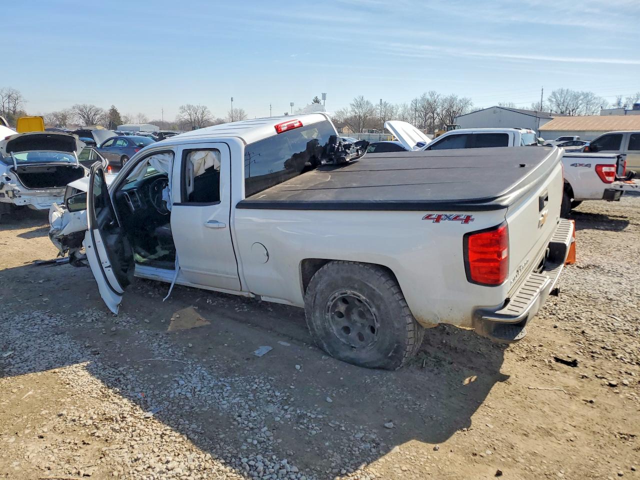 2017 CHEVROLET SILVERADO K1500 LT photo 3