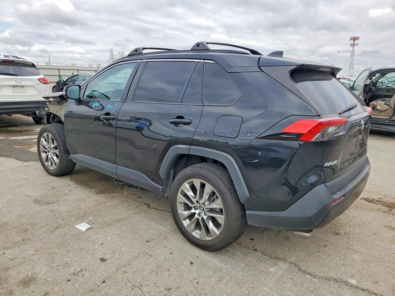 2021 TOYOTA RAV4 XLE PREMIUM photo 3