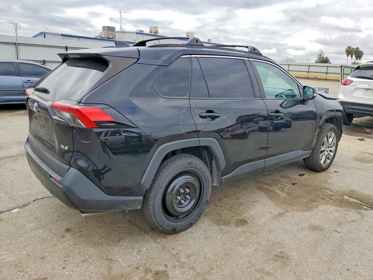 2021 TOYOTA RAV4 XLE PREMIUM photo 5